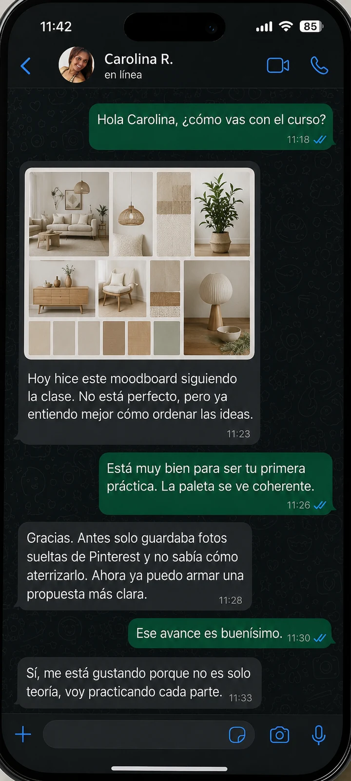 Conversación de WhatsApp: alumna comparte su primer moodboard y avance en el curso